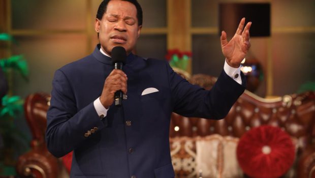 pastor-chris-oyakhilome-cofi-donate-blood