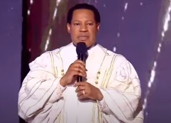 pastor-chris-oyakhilome-healing-streams-live-healing-services-2022