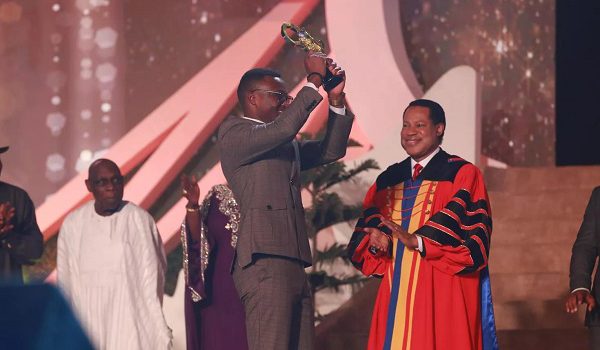 Pastor-Chris-oyakhilome-fala-future-africa-leaders-awards