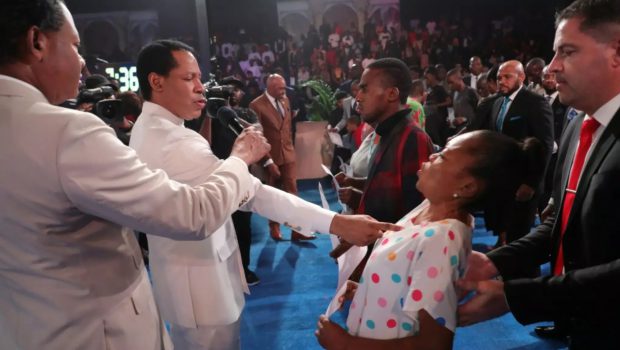 pastor-chris-oyakhilome-healing-streams-live-services